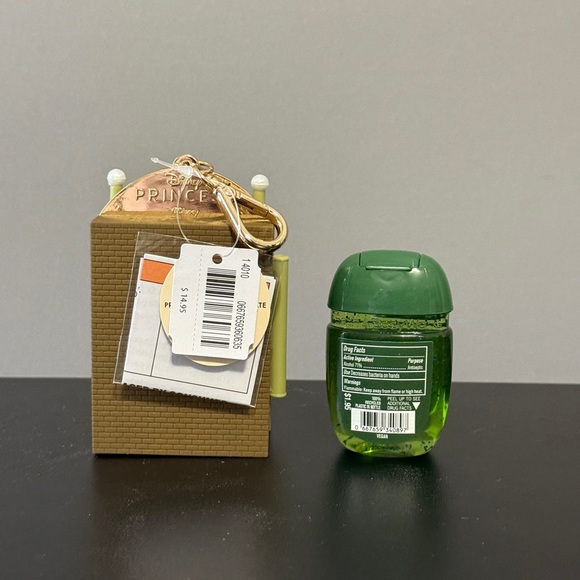 Bath & Body Works, Disney Tiana's Place Light-Up Pocketbac Holder & Hand - Picture 4 of 6